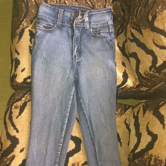 High waist “butt lifting” jeans - Picture 2 of 3